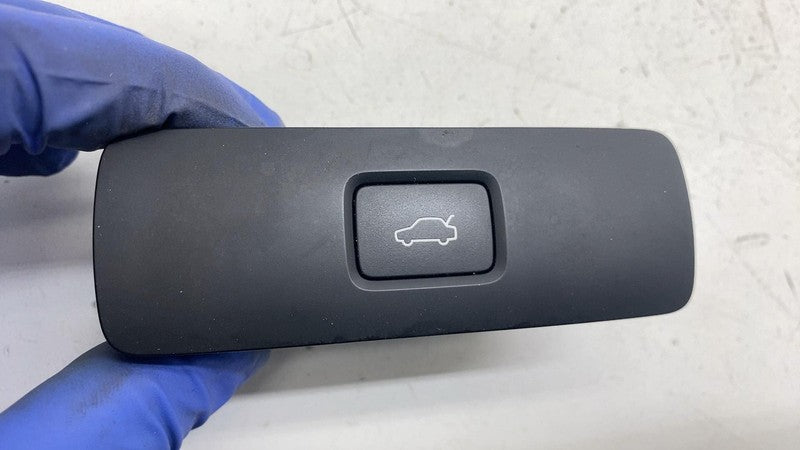 32350330 ⭕ 23-25 Polestar 2 Trunk Tailgate Opening Switch Release Control Button 32350330
