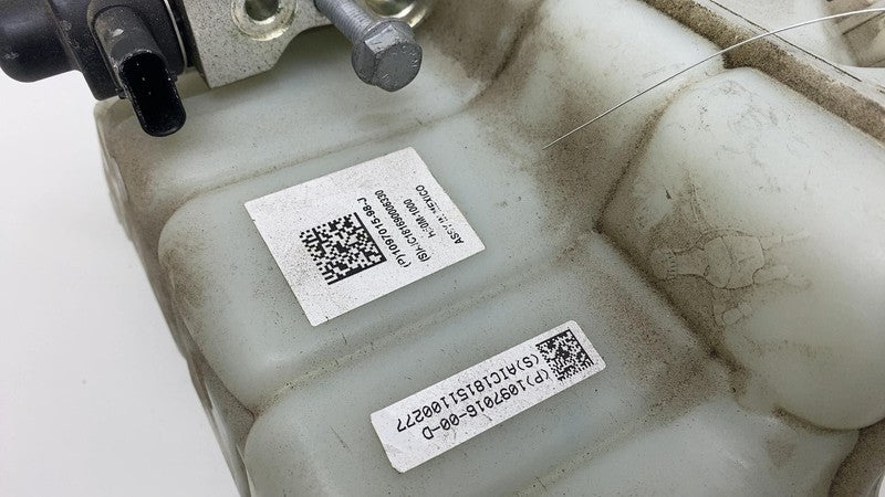 107761700D 2017-2020 Tesla Model 3 Reservoir Superbottle Tank Chiller EXV Oil Fluid Cooler
