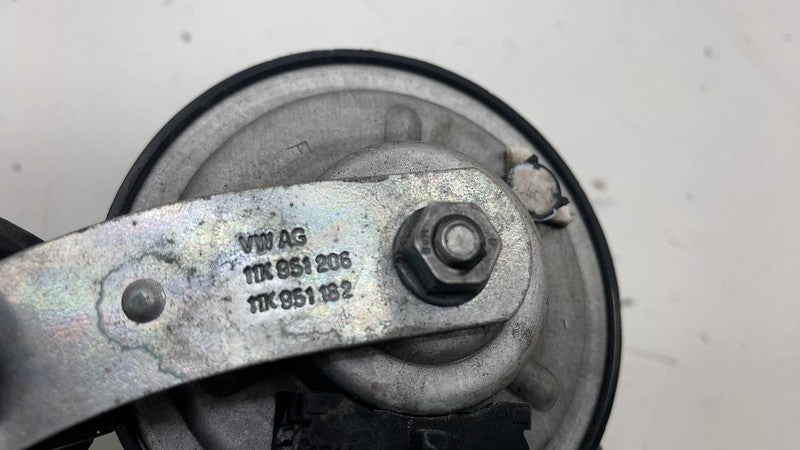 11K 951 206 ⭕ 2021-2023 Volkswagen ID.4 FIAMM Low Note Tone Horn Signal w/ Bracket 11K951206