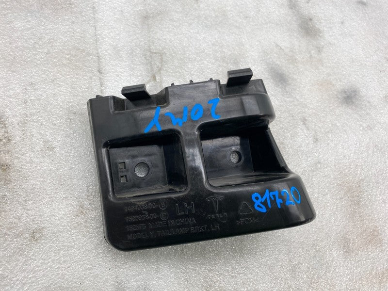 149403800B ⭕ 20-24 Model Y Rear Driver Side Tail Lamp Taillight Bracket Left 1494038-00-B