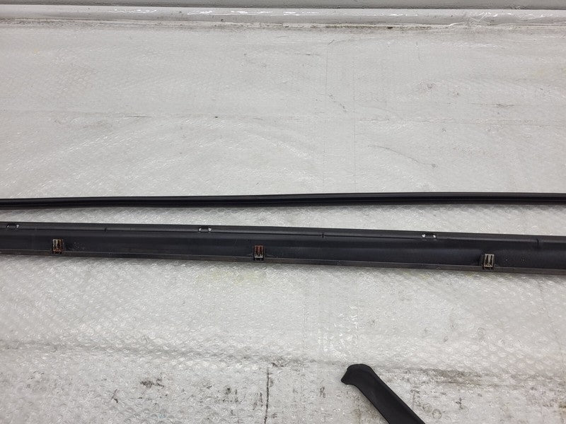 101221700F 12-23 Model S Right Rocker Panel Scuff Plate Molding w/ Rubber Seal 1012217-00-F