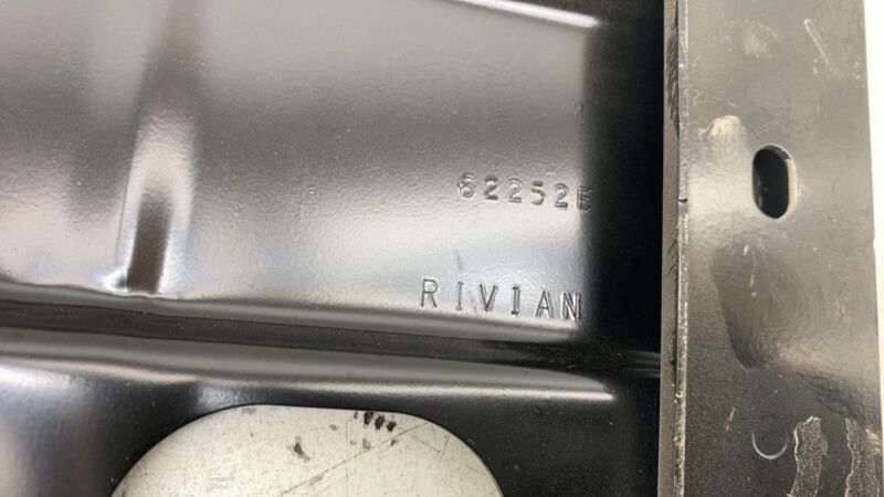 Does not apply ⭕2022-2024 Rivian R1T Under Body Brace Center Mount Support Bracket Assembly OEM
