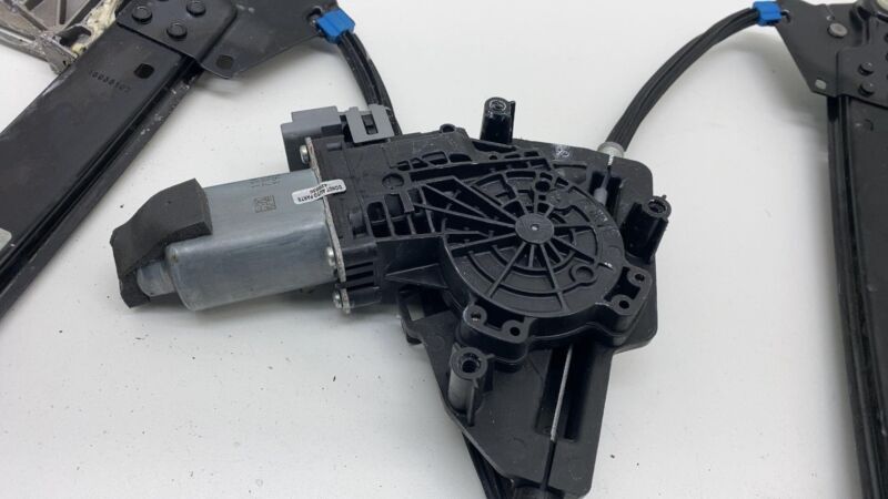 600637700G 2012-2020 Tesla Model S Rear Passenger Side Door Window Regulator & Motor Right
