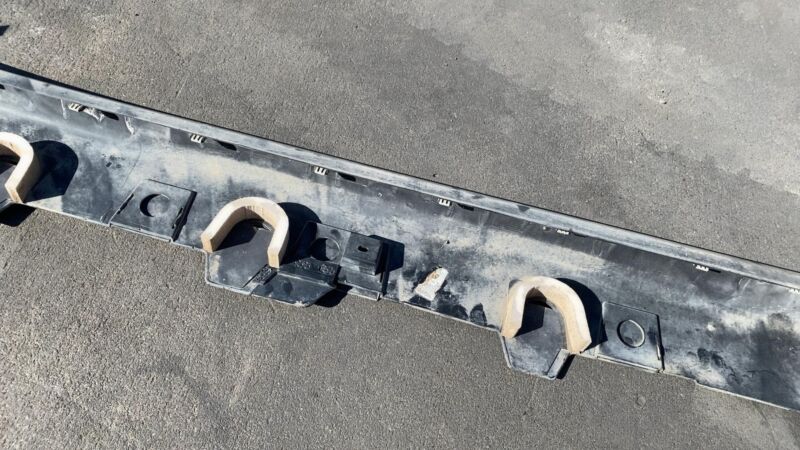 168027000A ⭕ 21-24 Tesla Model X Right Skirt Rocker Molding Sill Panel Cover 1680270-00-A