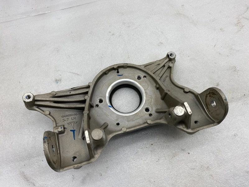 104437100D ⭕ 17-23 Model 3 Y Front Driver Side Upper Strut Mount Bracket Left 1044371-00-D