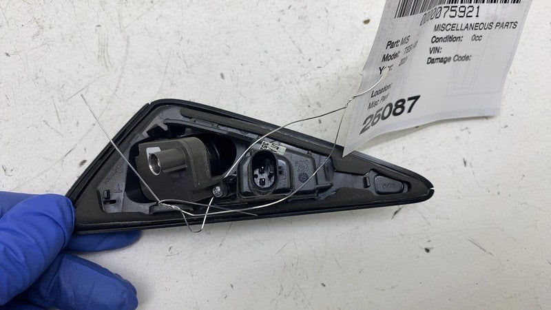 1820734-00-D ⭕ 24-25 Model 3 Front Left Repeater Turn Signal Fender Camera HW4 1820734-00-D