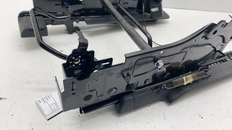 ⭕ 2022-2025 Rivian R1S Rear 2nd Row Driver Side Seat Rail Track Frame