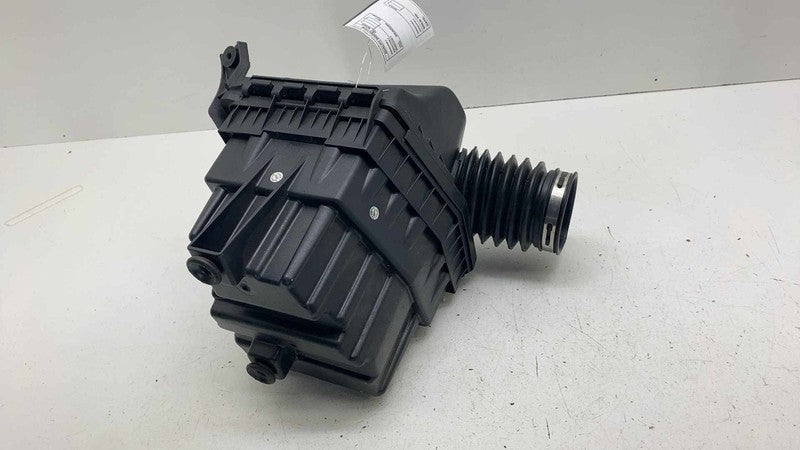 ⭕17-25 Chrysler Pacifica Engine Air Cleaner Intake Filter Housing Box