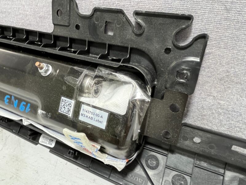640508500F ❇️17-23 Tesla Model Y 3 Right Knee Airbag Passenger Safety Module RH OEM 1077826