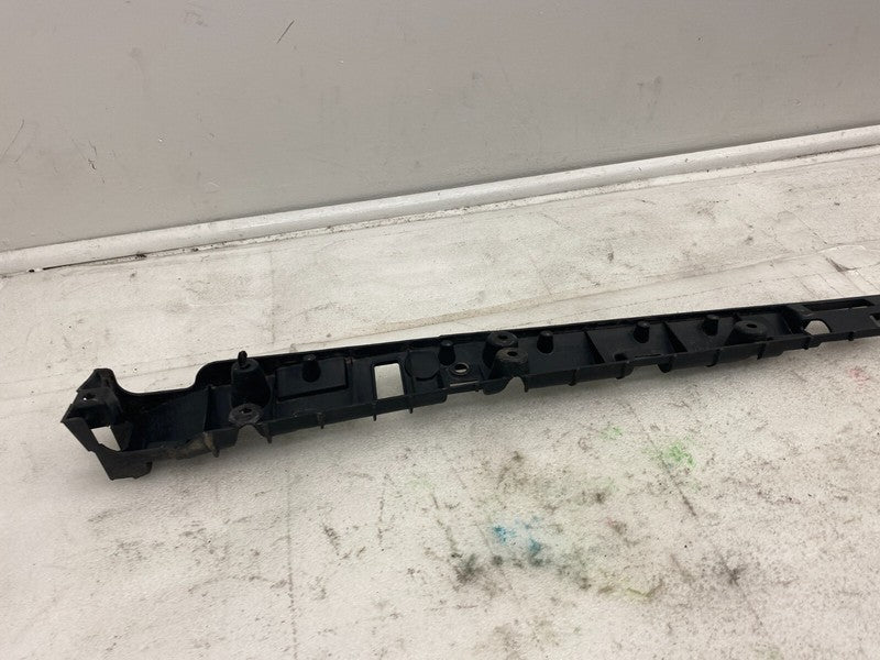 104669100B ⭕ 2016-2023 Tesla Model X Right Rocker Carrier Panel Trim Bracket 1046691-00-B