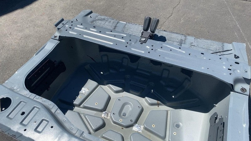 PT00050806 J1 ⭕ 2022 2023 2024 Rivian R1S Rear Bucket Assembly (Beside Spare Tire) PT00050806