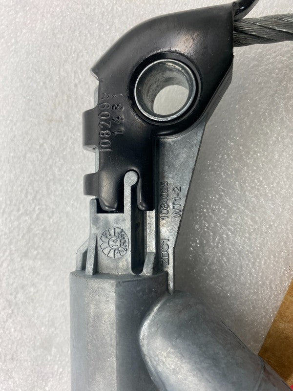 1084025 ⭕ 2012-2015 Tesla Model S Front Passenger Side Seat Belt Lap Pre-Tensioner Right