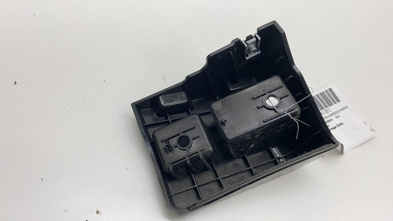 150696900B 2020-2024 Tesla Model Y MY Passenger Side Taillight Tail Lamp Bracket Right Assy