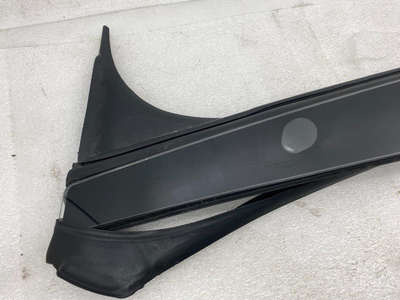 109231298F ⭕ 16-20 Model X MX Right B-Pillar Applique Molding w/ Camera & Seal 1092312-98-F