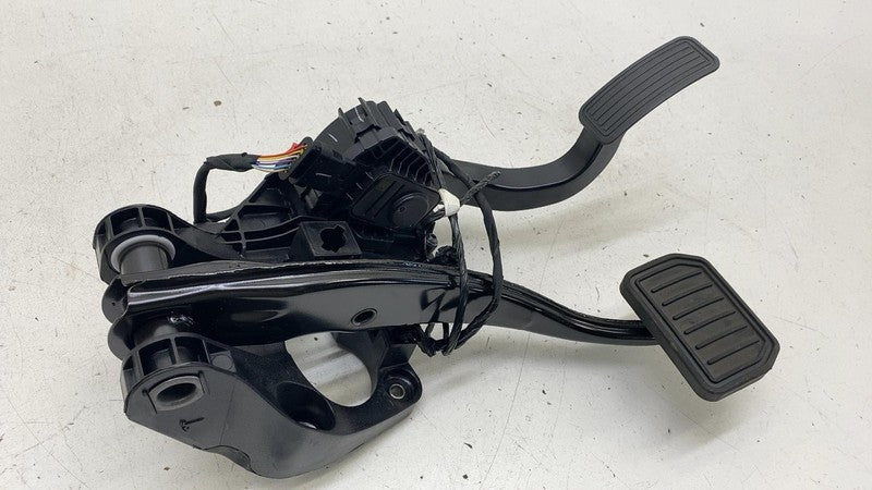 104469100D ⭕ 2017-2024 Model 3 Accelerator and Brake Foot Pedal w/ Switch Base 1044691-00-D