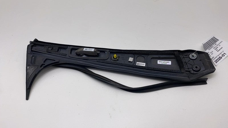 108390200B 2016-2020 Tesla Model X MX Right B-Pillar Applique Trim Molding w/ Camera & Seal