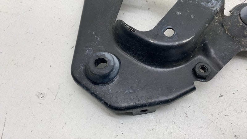 ⭕ 2017-2020 Maserati Levante Engine Air Cleaner Filter Mounting Suppor