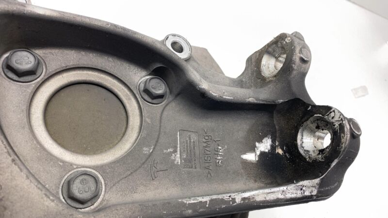 1044661C 17-23 Tesla Model 3 Front Right RWD Spindle Knuckle w/ Wheel Hub & Dust Shield R