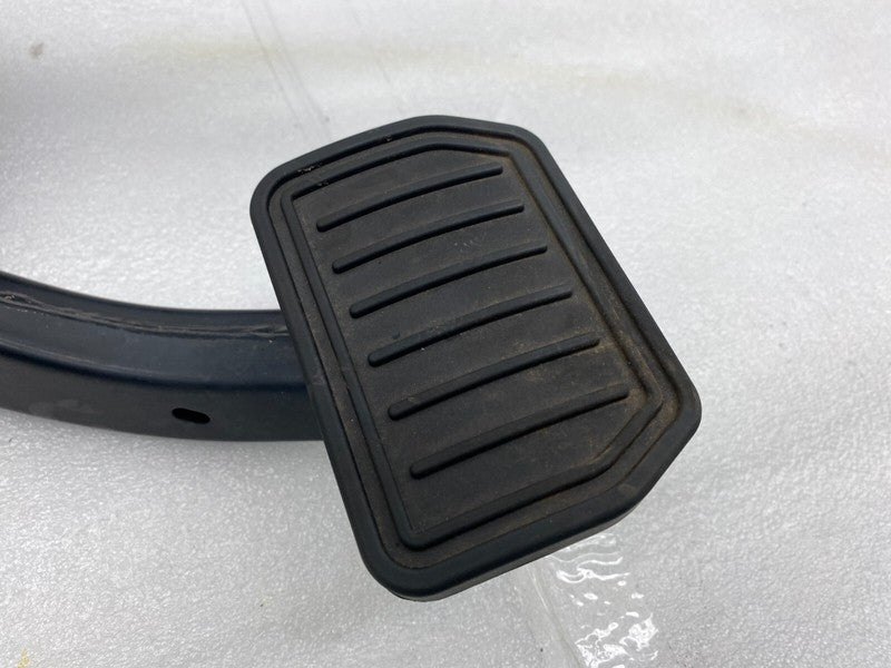 118869100B ⭕ 2020-2023 Tesla Model Y Accelerator and Brake Pedal Pad Assembly 1188691-00-B