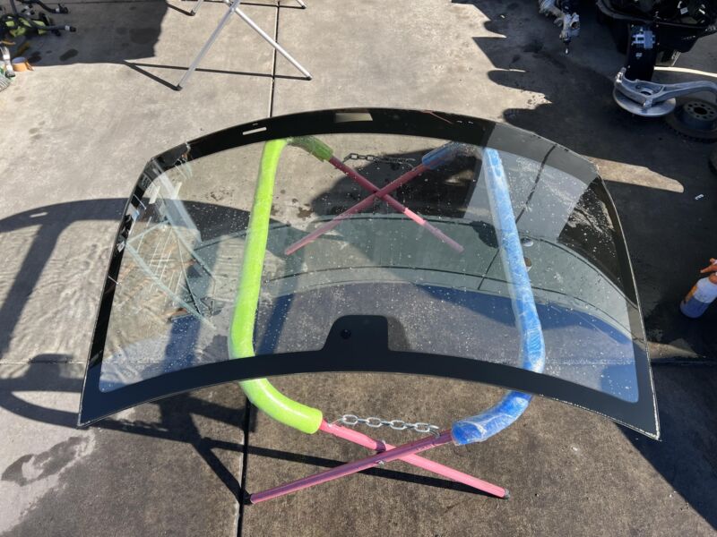 2012-2015 Tesla Model S Windshield Heated Wiper Area (Lower Mount Mirror Type)