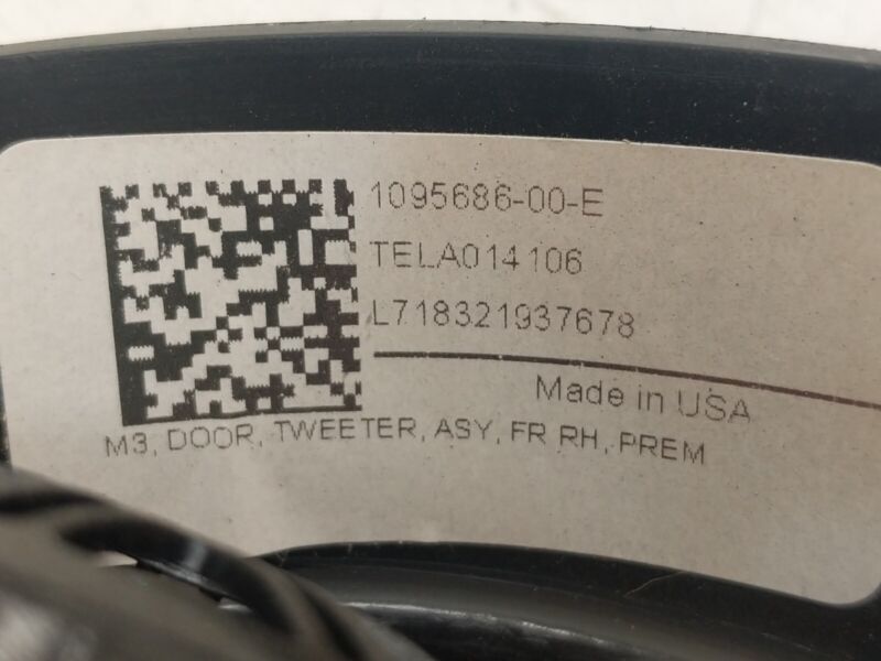 1095686 00 E ⭕ 2017-2023 Tesla Model 3 Front Right Audio Tweeter & Speaker Cover 1095686-00-E