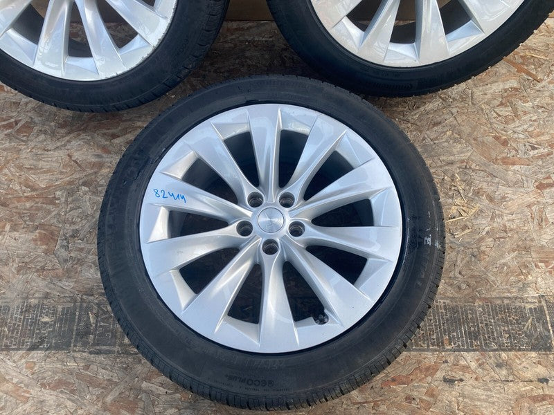 1027245 00 C 2016-2020 Tesla Model X 20" Wheel Rim 20x9.5 +40MM Continental Tire 275/45R20 x3