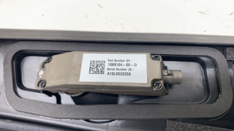 108390200B ⭕16-20 Tesla Model X Right B-Pillar Applique Trim Molding w/ Camera 1092312-98-F