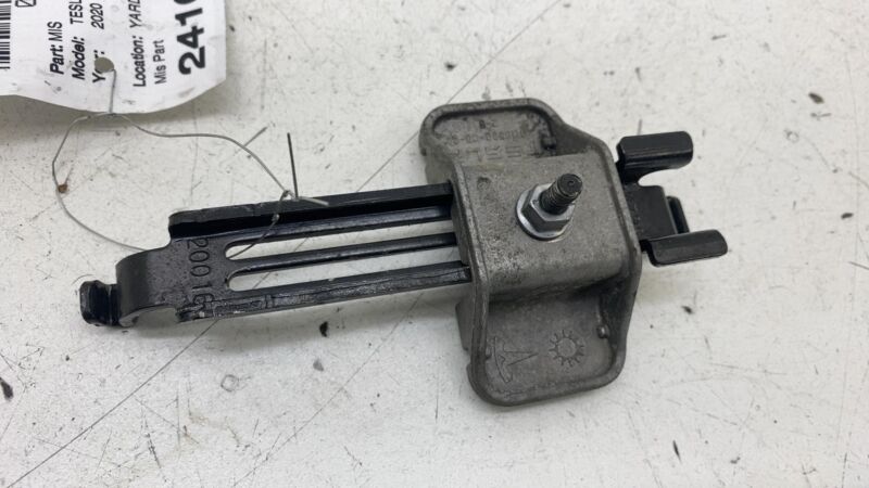 1118599-00-C 17-23 Model 3 12V Battery Upper Tie-down Bracket Strap Holder Mount 1118599-00-C