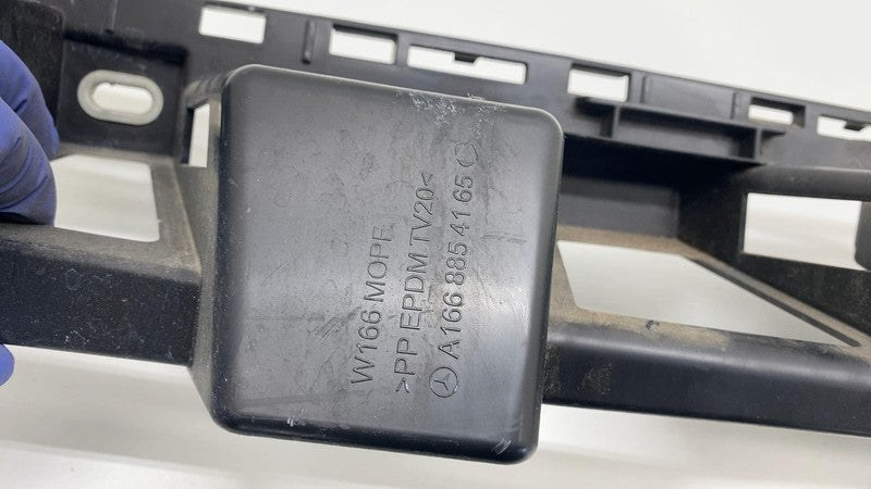 A 166 885 41 65 2016-2019 Mercedes-Benz GLE350 Rear Bumper Center Mount Bracket Support Assembly