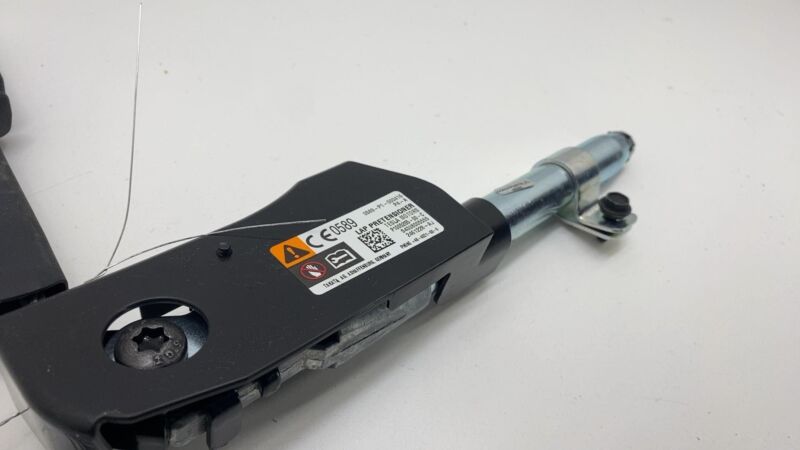 1005265 00 C 12-20 Tesla Model S Front Right Lap Pretensioner 16-20 Tesla Model X Front Left