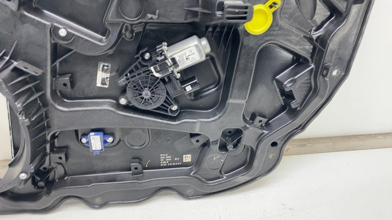 ⭕ 17-24 Chrysler Pacifica Front Passenger Door Window Regulator w/ Carrier Right