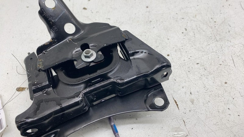 ⭕ 2023-2024 Toyota Prius Driver Side Engine Motor Mount Bracket Insula