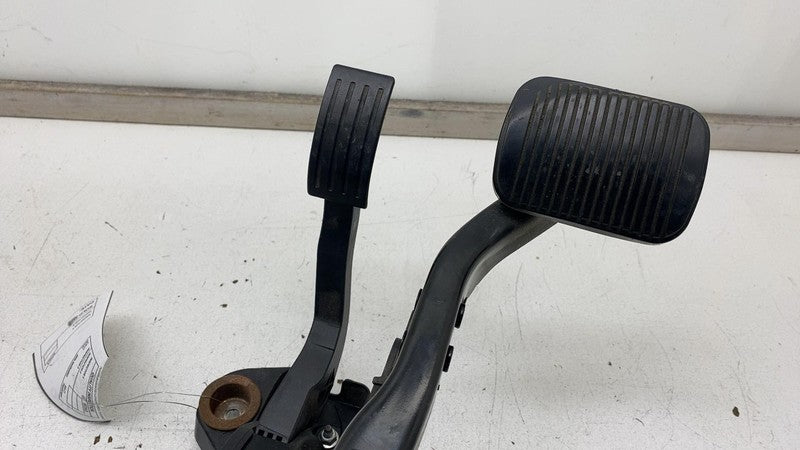 H1729 172946 2013 2014 2015 2016 2017 2018 Ford C-Max Hybrid Brake and Gas Pedal Pad Assembly