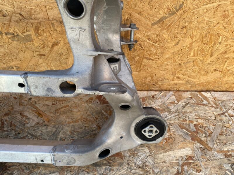 104880200A ⭕ 2016-2020 Tesla Model X Rear Subframe Cradle Crossmember Carrier 1048802-00-A