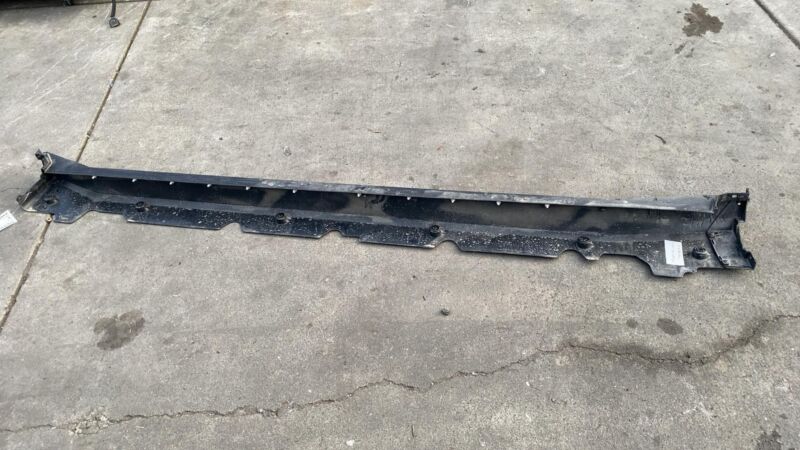 181660000C 2024-2025 Tesla Cybertruck Passenger Side Right Rocker Panel Molding RH Assembly