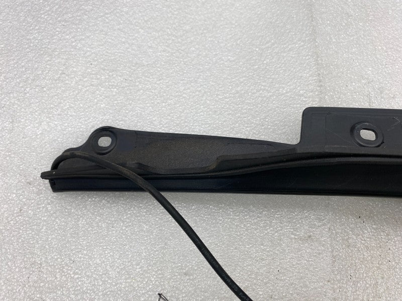 1006024 ⭕ 16-20 Model X Rear Right Trunk Liftgate Pinch Sensor Trim Cover 1042411-00-B