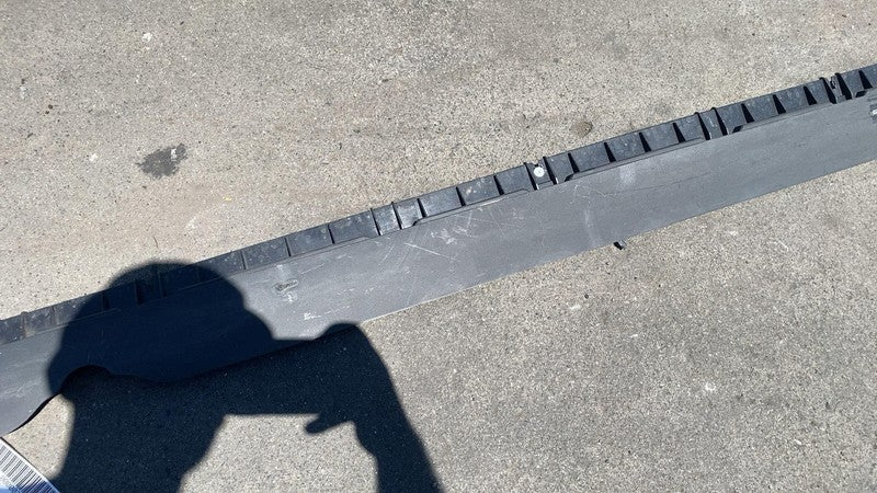 ⭕ 2020-2023 Tesla Model Y Right Skirt Rocker Molding Panel Carrier Bra