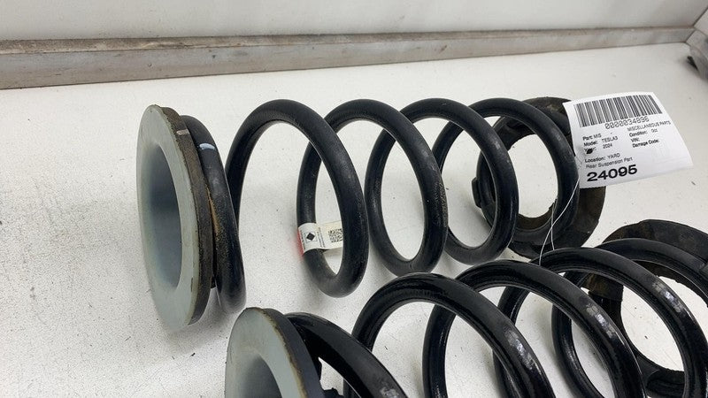 134447100B ⭕ 24-25 Tesla Model 3 Rear Left & Right Suspension Coil Spring RWD 1344471-00-B