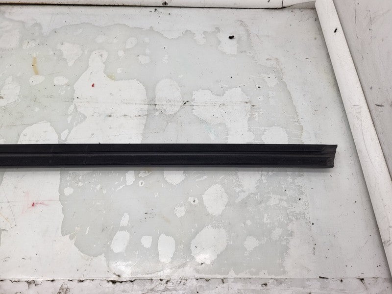 149571200B ⭕ 20-23 Model Y MY Rear Right Door Window Seal Molding Belt Strip 1495712-00-B
