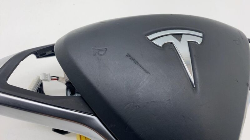 103677801B 2012-2015 Tesla Model S Steering Wheel Airbag Module w/ Retainer Plate Bracket
