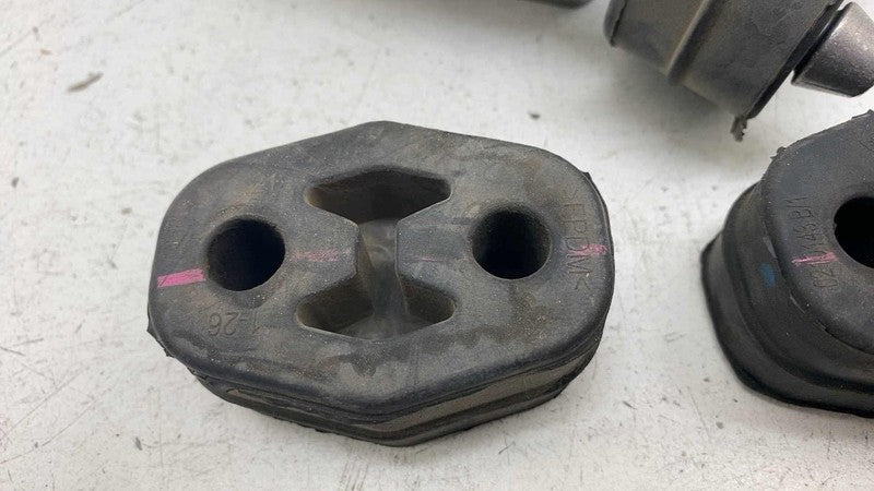 68250053AA ⭕ 2017-2025 Chrysler Pacifica Rear Exhaust Muffler Mount w/ Insulator 68250053AA