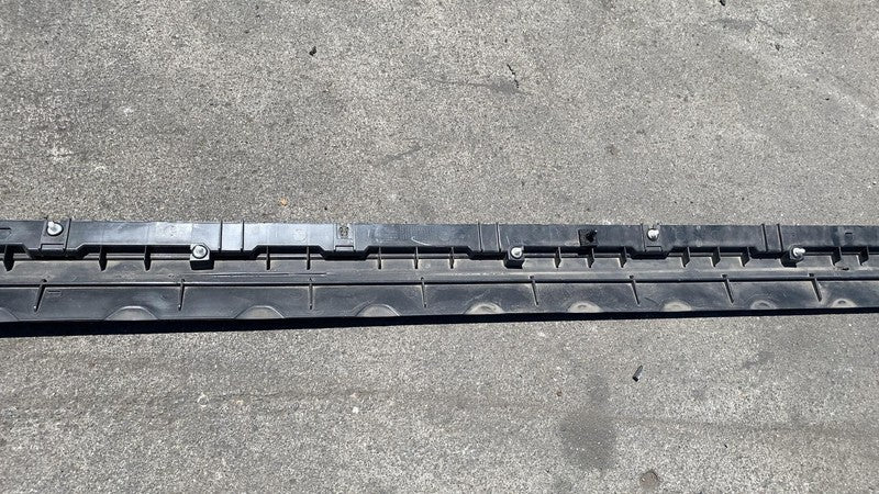 ⭕ 2020-2023 Tesla Model Y Right Skirt Rocker Molding Panel Carrier Bra