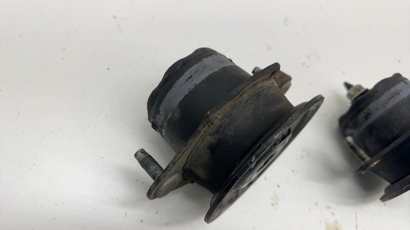 ⭕ 2014-2018 Chevrolet Silverado 1500 Crew Cab SET of 2 Body Mount Cushion Assy