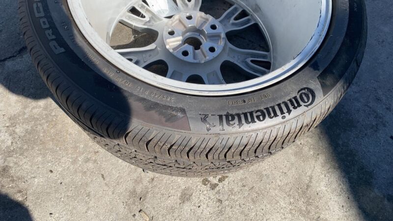142022200A 2021-2023 Tesla Model S Rear Wheel Rim 19x10.5 +45MM w/ Continental Tire 285/40