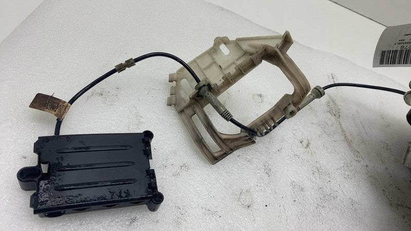 6866337 2017-2023 BMW 530e Rear Left Spindle Knuckle Hub w/ ABS & Connection Bracket RWD