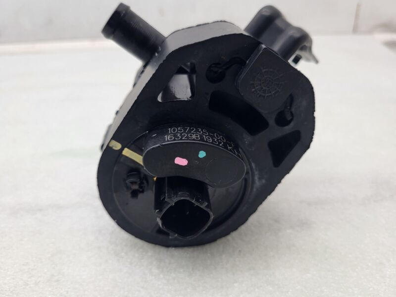 105723500F 2016-2020 Tesla Model S MS Electric Auxiliary Coolant Water Pump w/ Bracket Assy