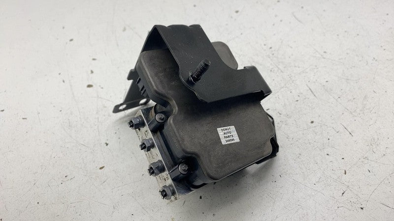 6701037380 ⭕ 14-20 Maserati Ghibli 3.0L ABS Anti Lock Brake Pump Module & Bracket 670103738