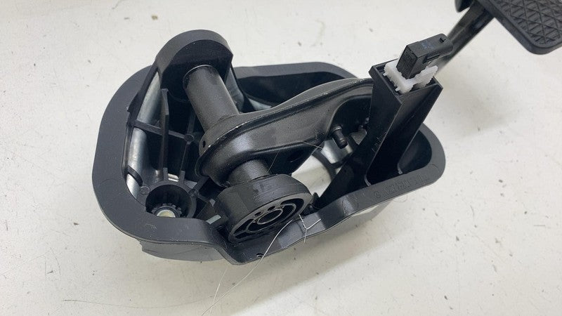 A2052920415 ⭕ 15-21 Mercedes-Benz C300 W205 Front Foot Brake Pedal w/ Bracket A2052920415