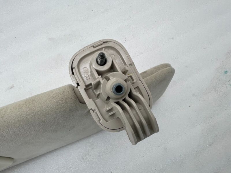 Does Not Apply 2012-2020 Tesla Model S Front Passenger Side Windshield Sunvisor Sun Visor Right