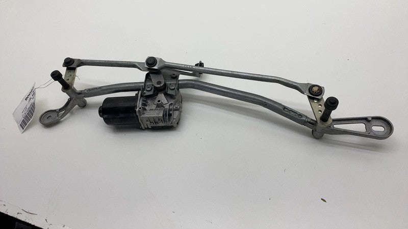 9851351 02 2017-2023 BMW 530e G30 Front Windshield Wiper Transmission Linkage & Motor OEM